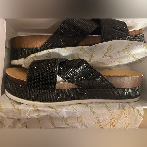 GORGEOUS RHINESTONE PLATFORM SANDALS! - Picture 2 of 3